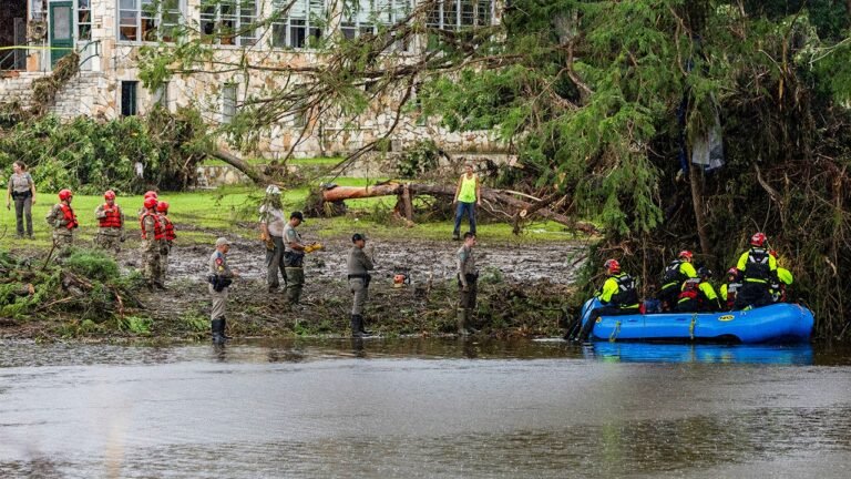 'American hero' saves 165 lives in devastating Texas floods and more top headlines