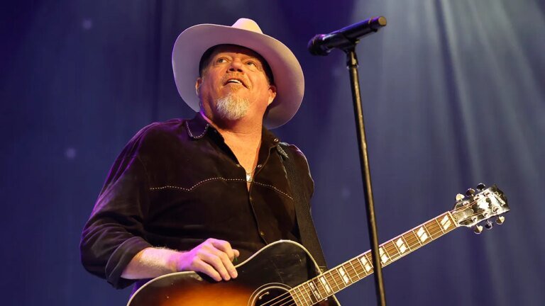 Country singer Pat Green's family members missing in deadly central Texas floods