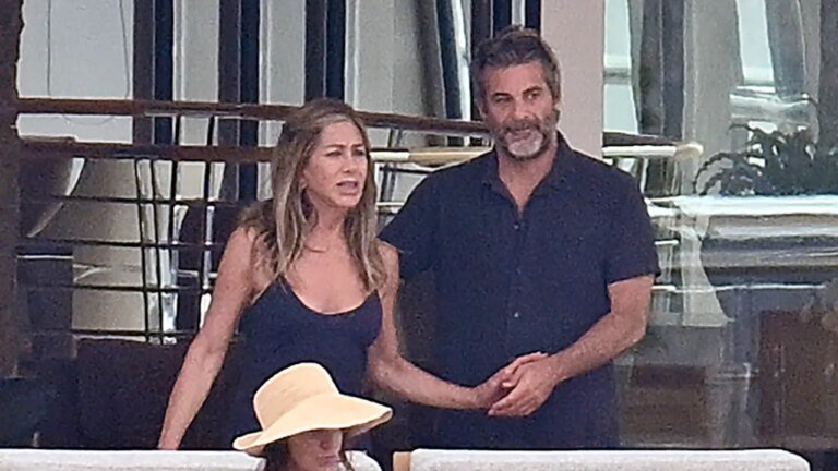 Jennifer Aniston cozies up to hypnotherapist during luxury yacht getaway