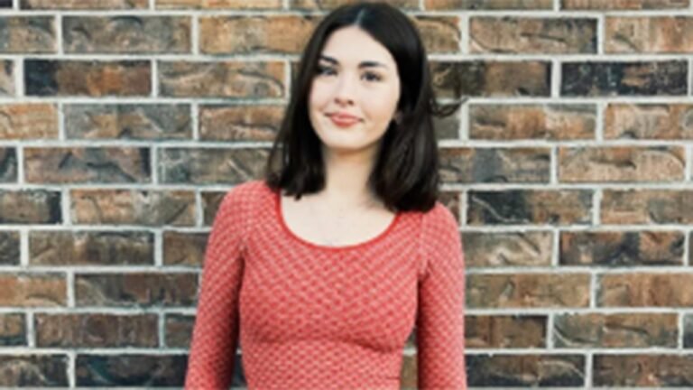 'Duck Dynasty' stars' teen daughter shows off growing baby bump in first full social media reveal