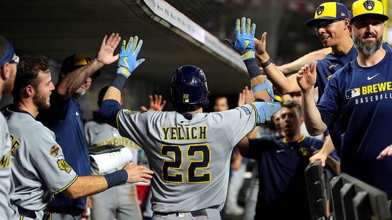 Brewers stage epic comeback vs. Reds to tie franchise record with 13th straight win