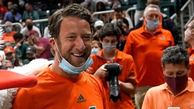 Dave Portnoy leans into Ohio State drama with disguise, 'I Love Ryan Day' hat