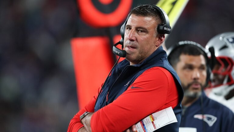 Patriots coach Mike Vrabel seeks out 'rats' after leaked injury report: 'We’ll figure that out'