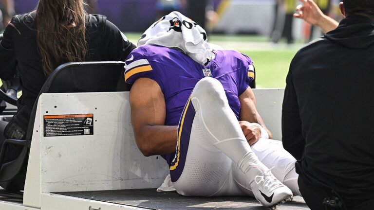 Vikings' Rondale Moore suffers devastating knee injury on 1st preseason play since missing all of 2024