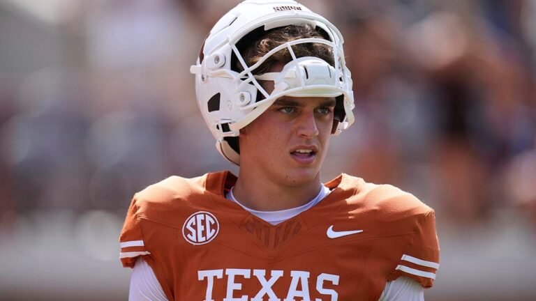 Arch Manning hears boos from Texas fans amid struggles on offense