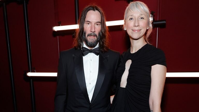 Keanu Reeves' girlfriend sets record straight on wedding rumors with kissing photo
