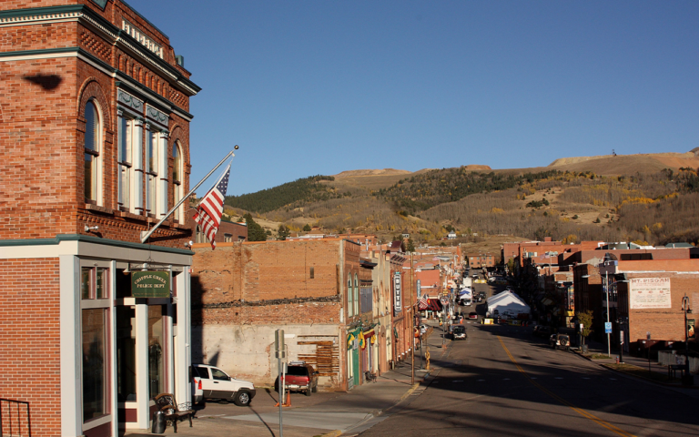 Bank robbers turn blue state into hot spot for heists as bandits grow bolder, industry leader warns