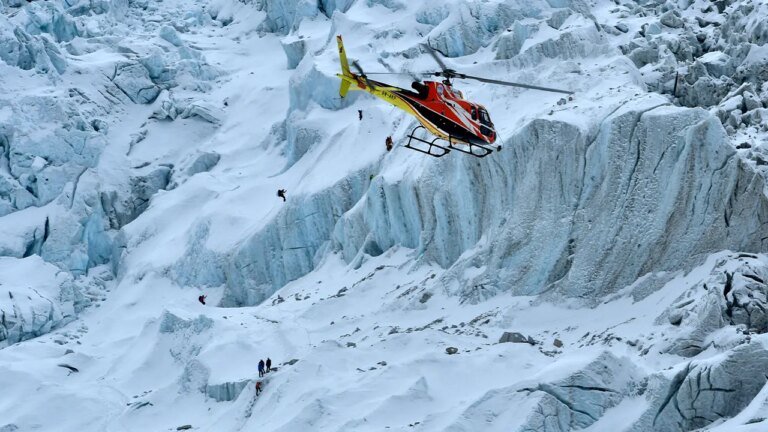 Blizzard traps hundreds on Mount Everest as rescue teams race to save lives