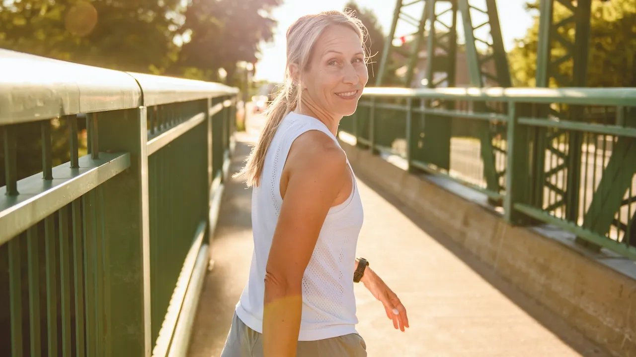 Happiness expert shares 6-step morning routine, plus the downside of 'sleep divorce'