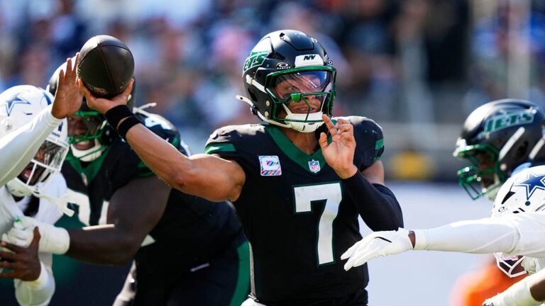 Jets' uninspiring play against Cowboys draws backlash from fans