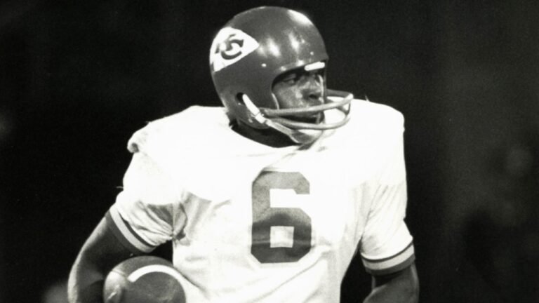 Warren McVea, Super Bowl champion and pioneer football player, dead at 79