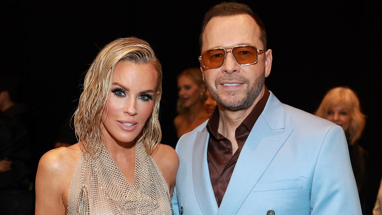 Donnie Wahlberg's 'midnight' Thanksgiving obsession with wife Jenny McCarthy