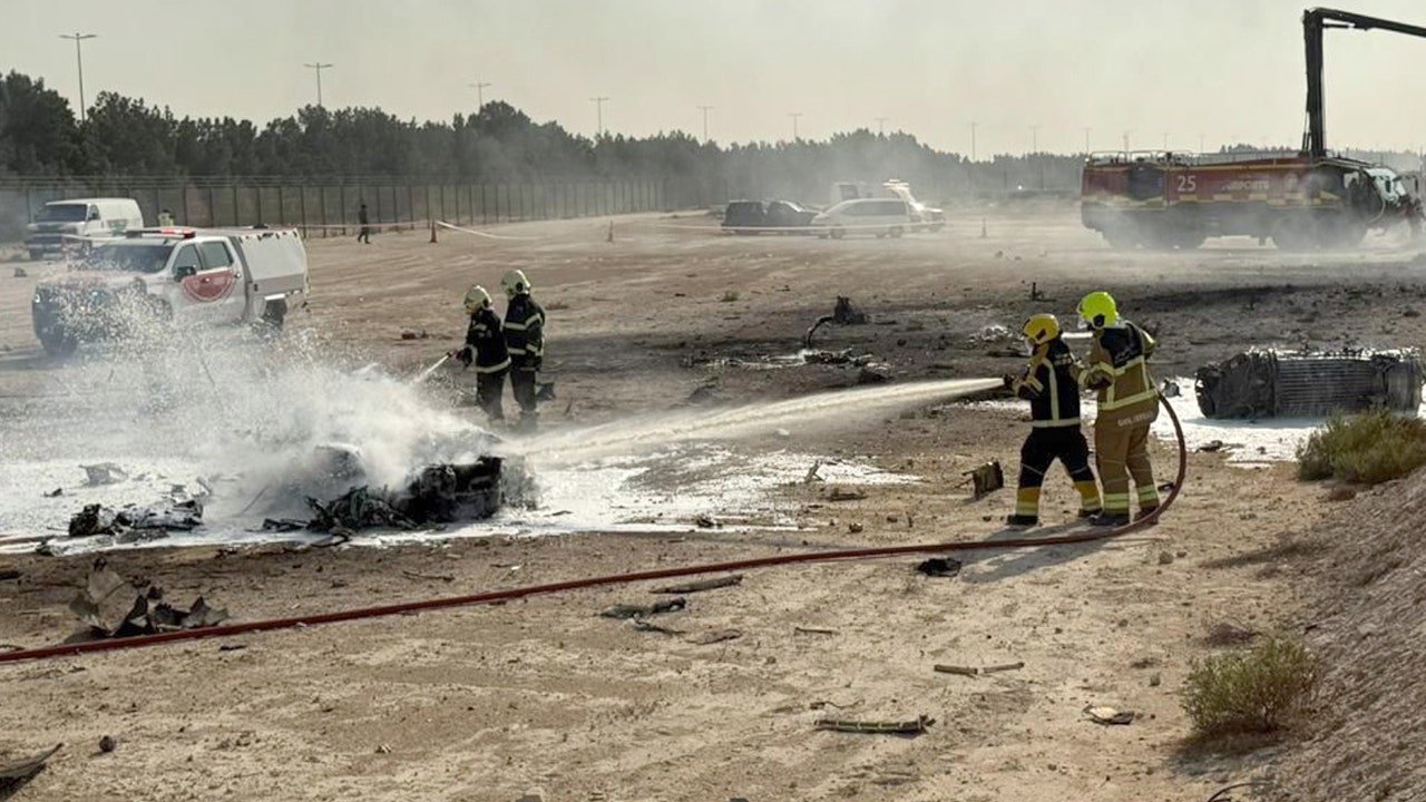 Fighter jet crashes at Dubai Air Show, pilot dead