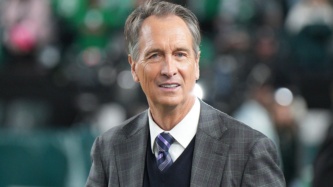 Cris Collinsworth faces scrutiny for mentions of Cowboys player's suicide
