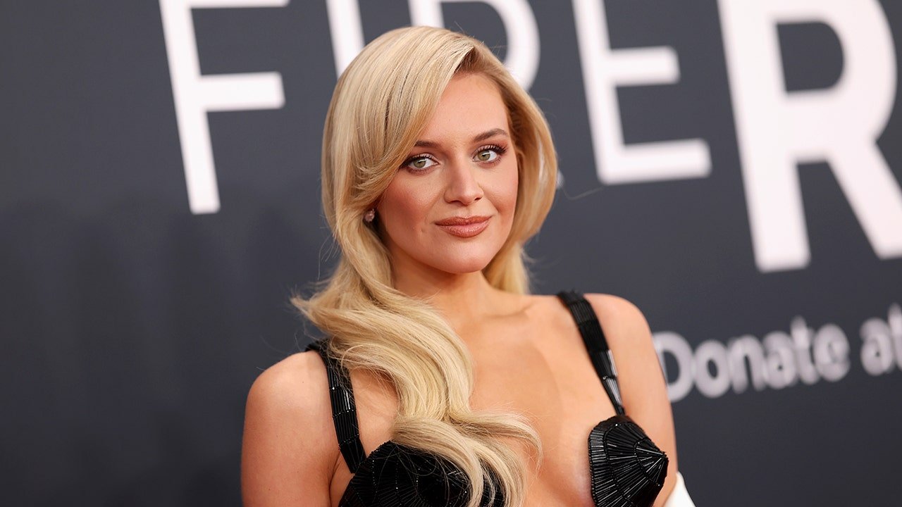 Kelsea Ballerini tells heckler to 'f— off' after they screamed her ex's name during concert