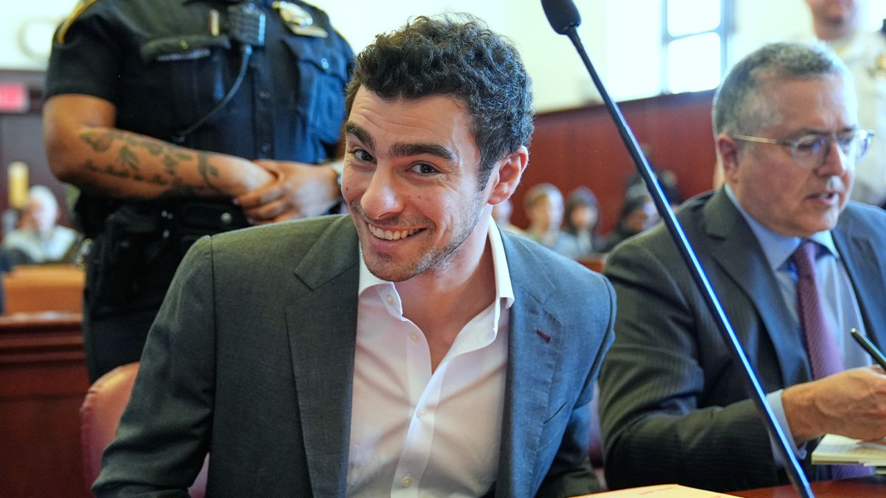 Luigi Mangione smiles for cameras in court as defense claims police violated his rights