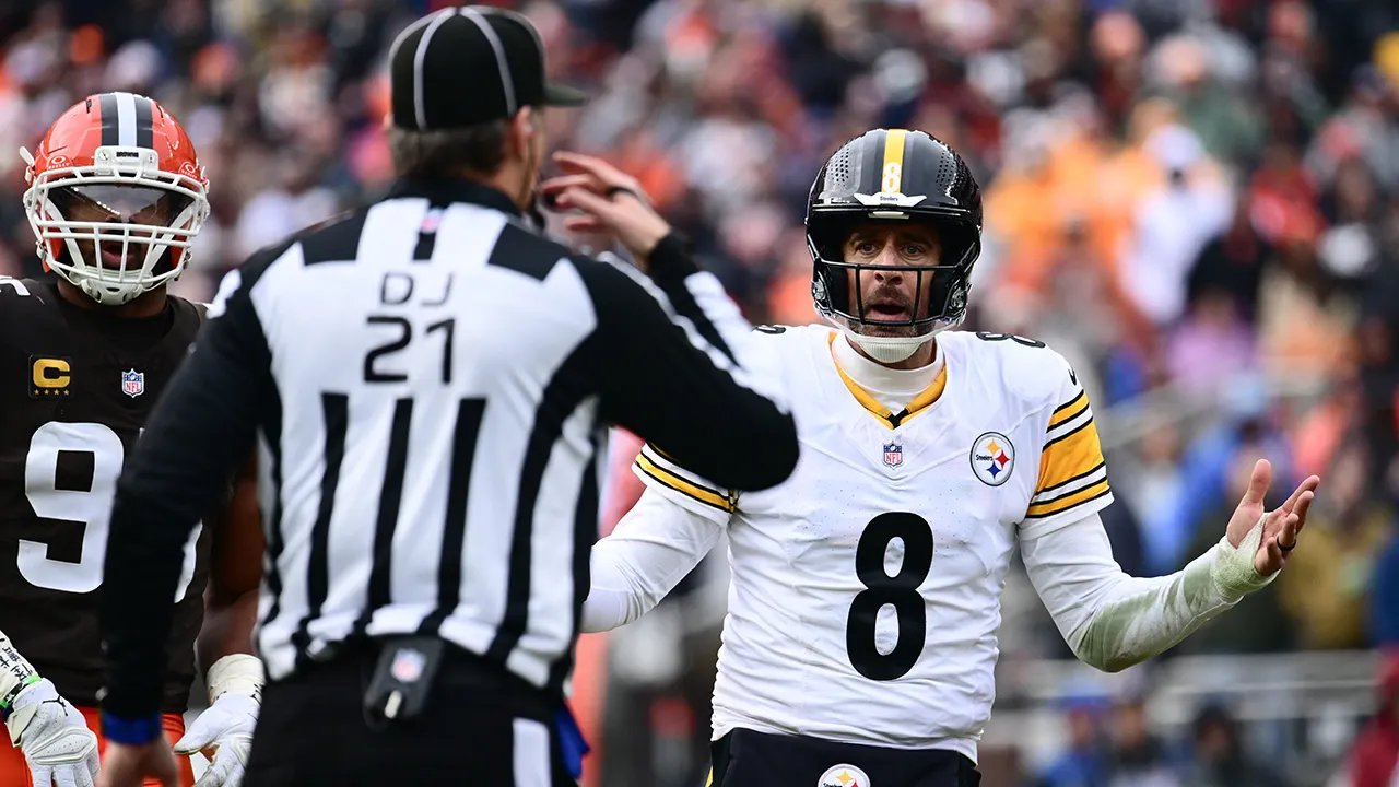 Steelers' Aaron Rodgers gives blunt reaction to controversial no call in loss to Browns
