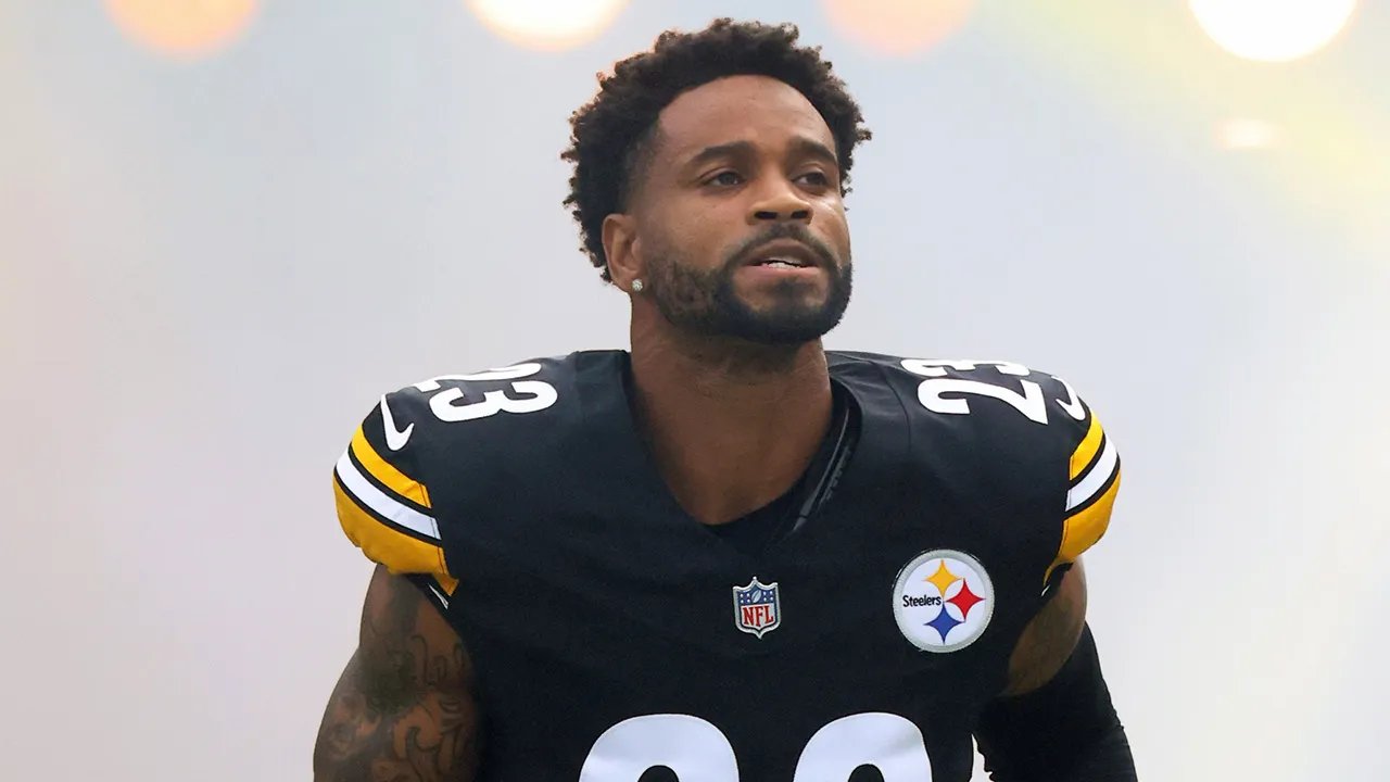 Super Bowl champ, 34, taking time to decide on career after Bills claimed him off waives, agent says