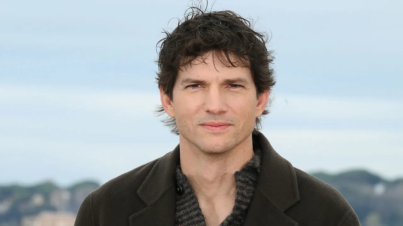 Ashton Kutcher sets record straight on rumors he and wife Mila Kunis don't shower