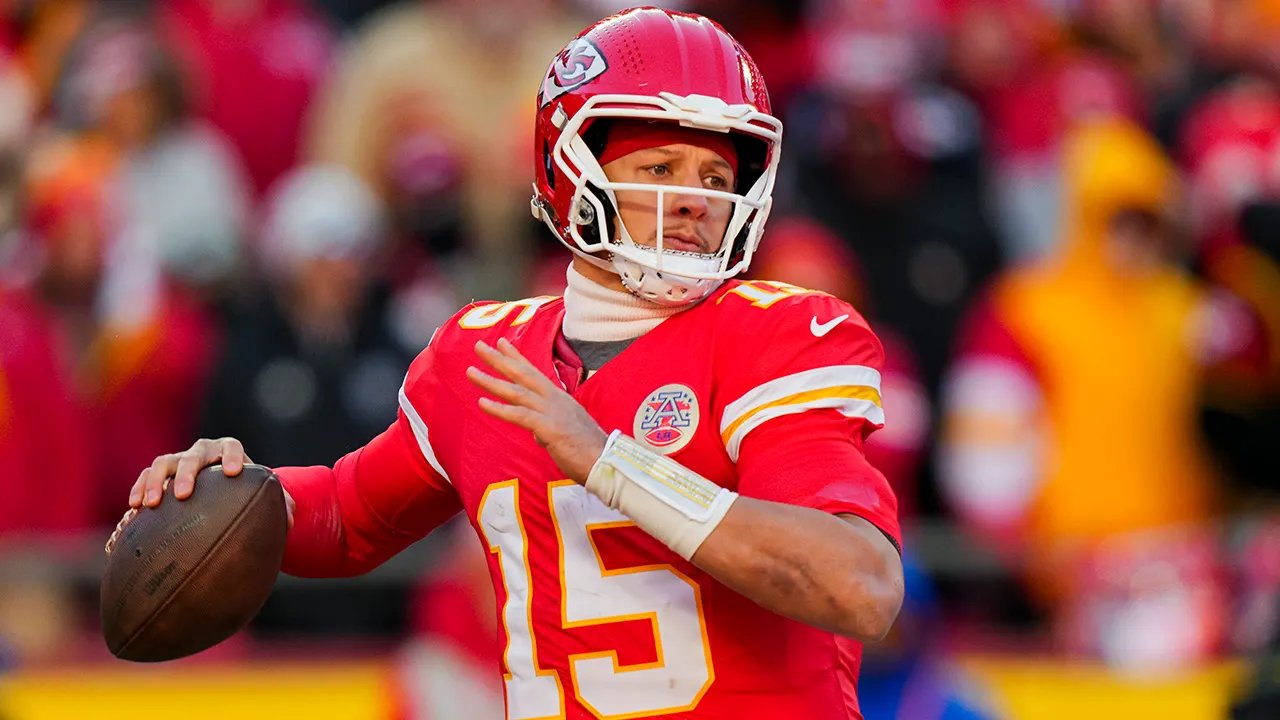 Patrick Mahomes says he has to be held back from pushing so hard in injury rehab, shares hopes for Week 1