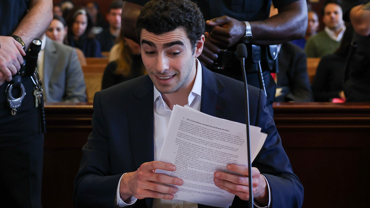 Prosecutors blast Mangione’s ‘misleading’ bid to force Bondi off case with death penalty at stake