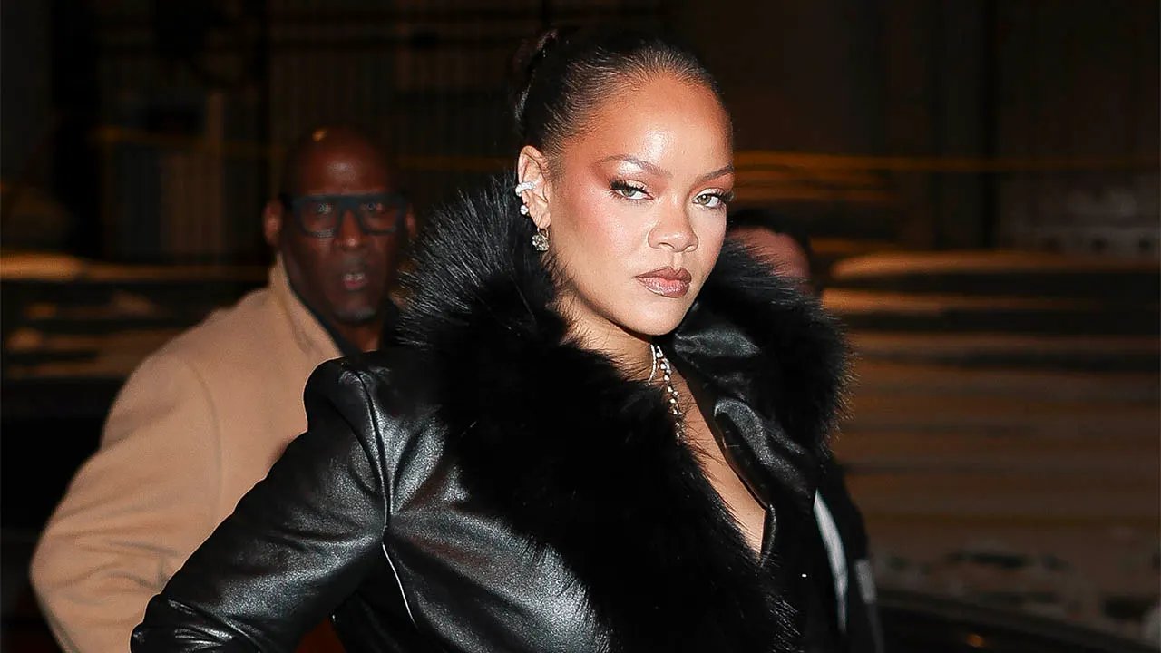 Rihanna suffers wardrobe malfunction at New York Fashion Week