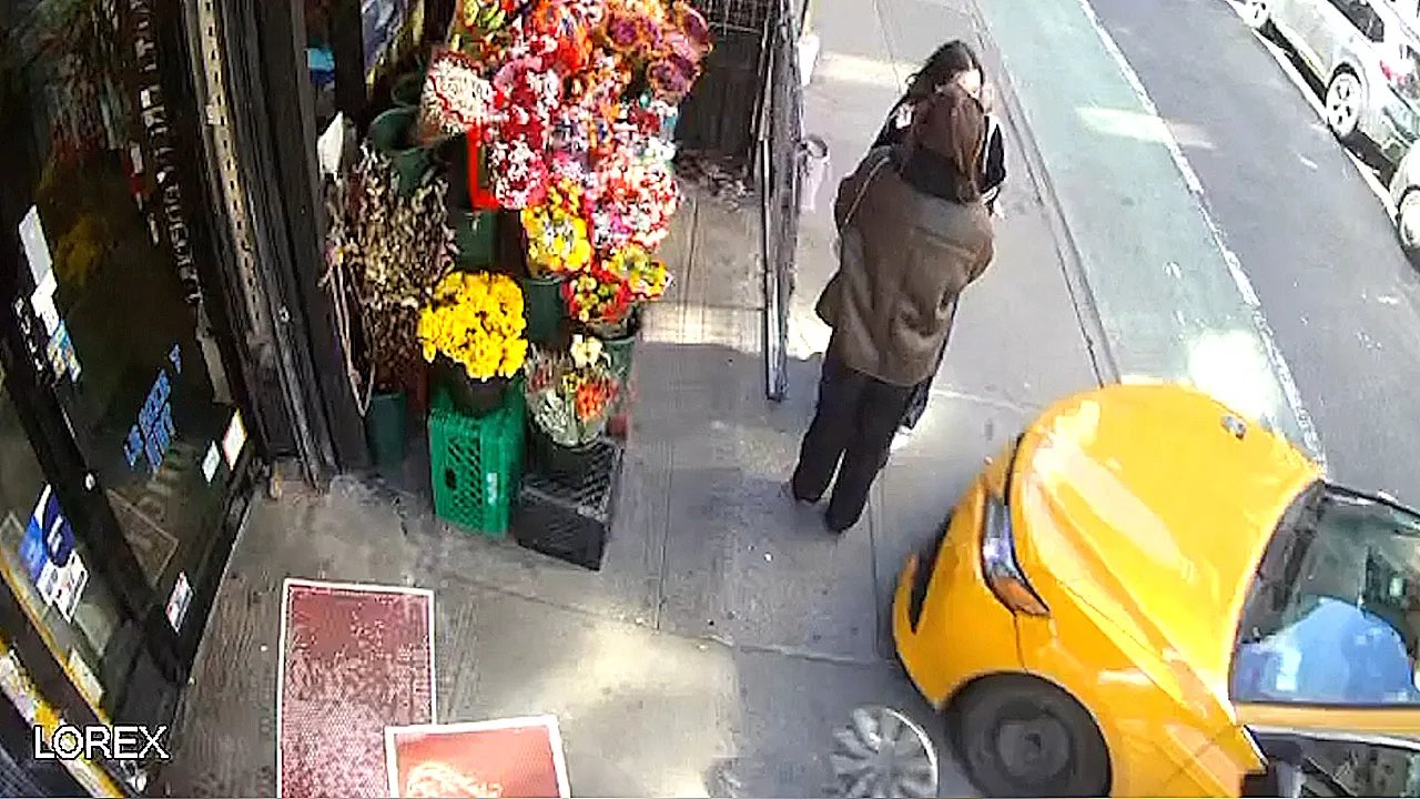 Video shows out-of-control NYC taxi plow into 2 women on sidewalk