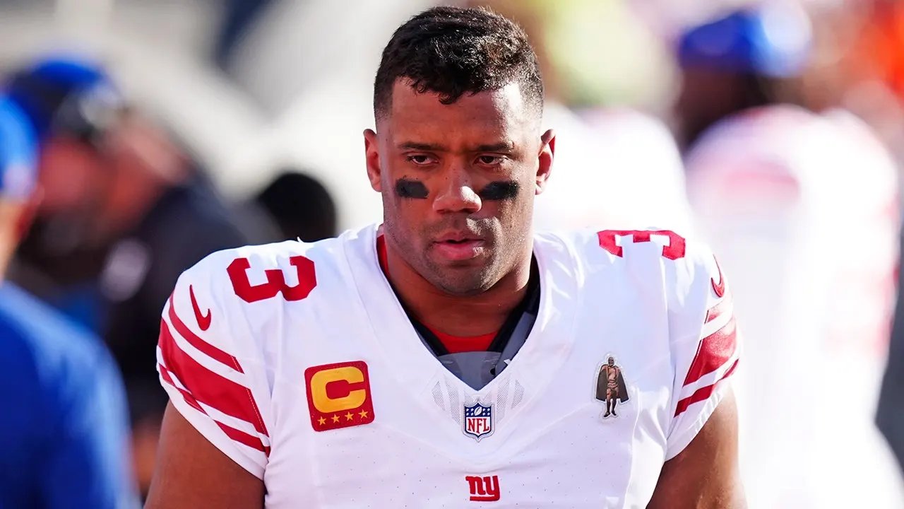 Ex-NFL star implores Russell Wilson to hang it up: 'Do your TV thing'