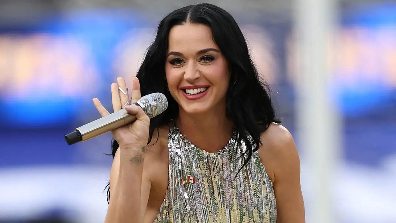 Katy Perry snubs famous exes before sweet nod to Justin Trudeau in cheeky onstage moment