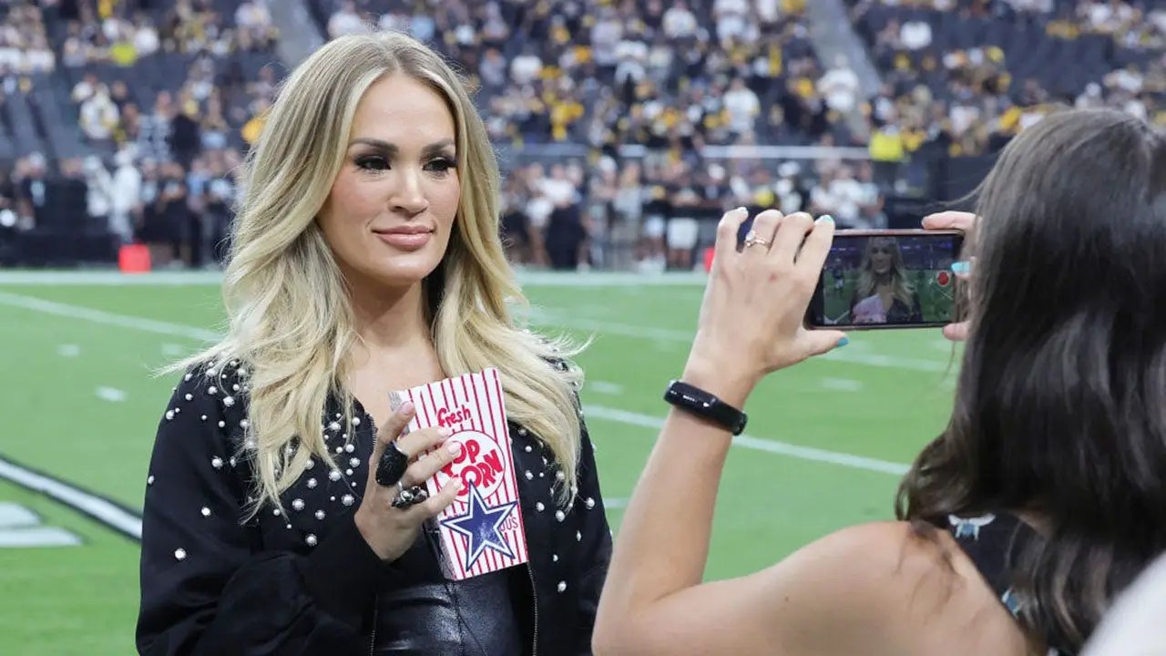 Carrie Underwood fires up another SNF heater, Collinsworth was DISGUSTED & naked Sydney Sweeney angers the mob