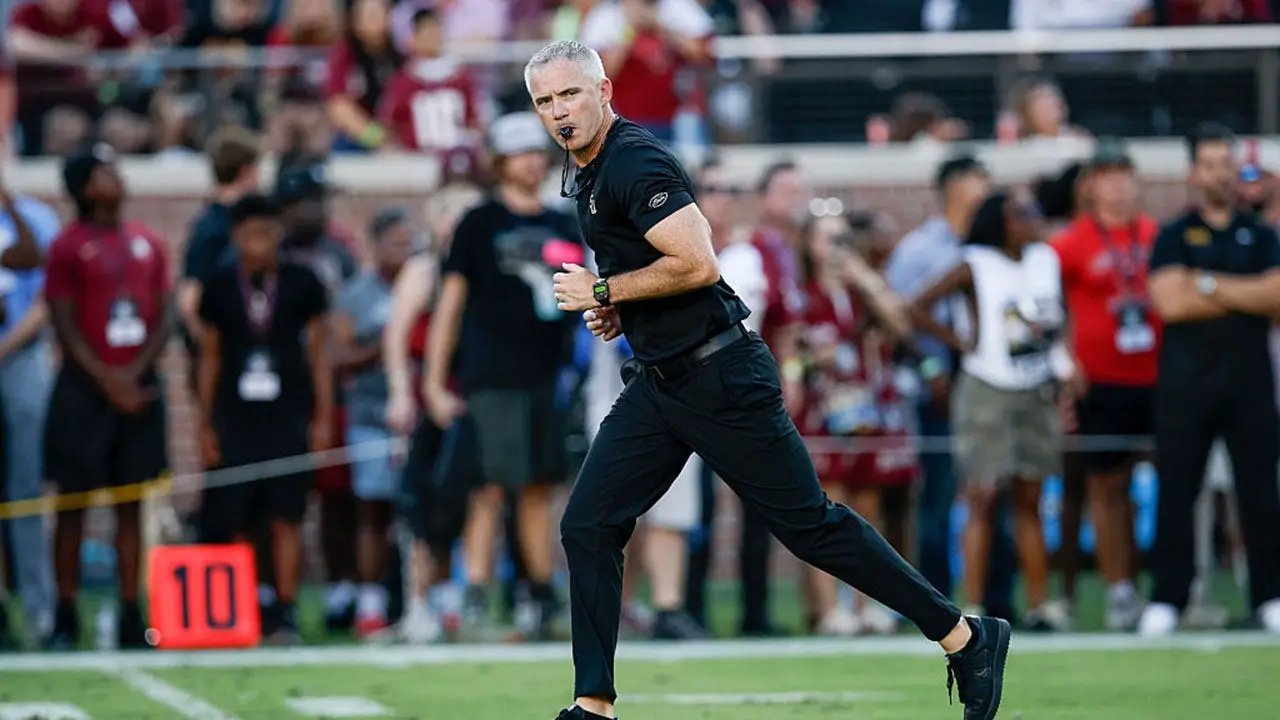 Fans falsely claim to have spotted moving trucks outside FSU head coach Mike Norvell's house