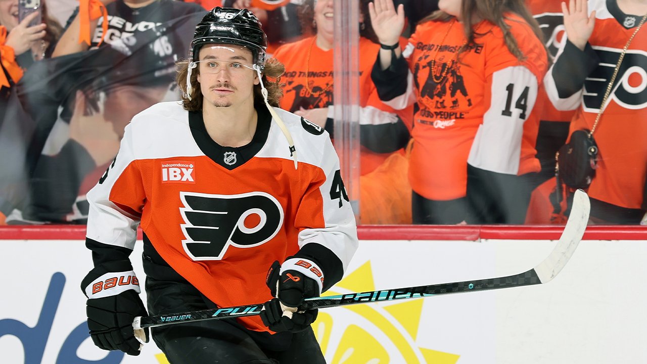 Flyers stage hilarious protest after Trevor Zegras' ridiculous jersey-tucking penalty