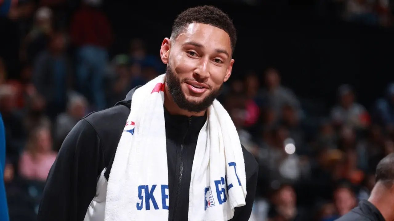 Reporters caught on hot mic gossiping about how annoying but attractive Ben Simmons and Zach LaVine are