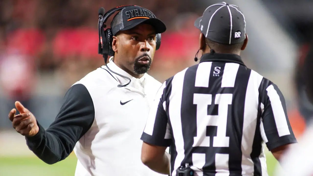 Syracuse football coach mocked for trying to intimidate a ref, Mets medical staff looks lost & MLB WAG Brylie!