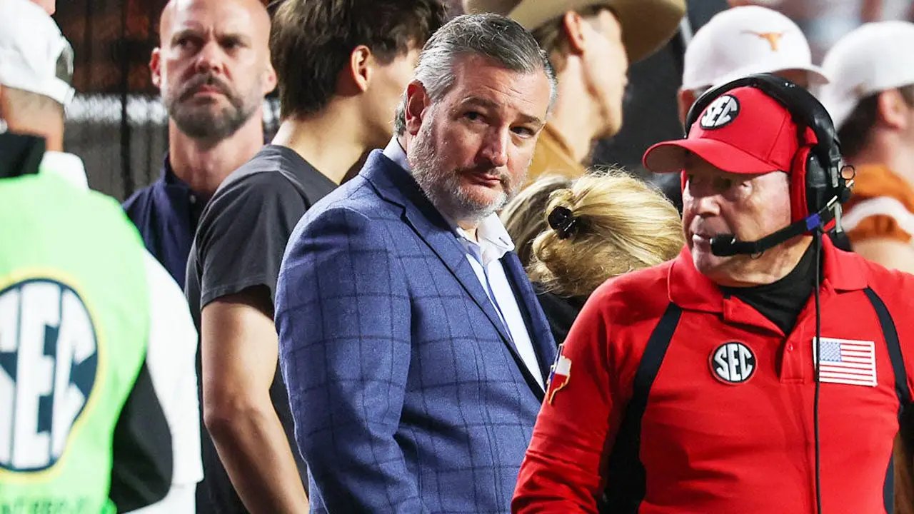 Ted Cruz got booed so loudly during 'College GameDay' interview you couldn't hear a thing he said