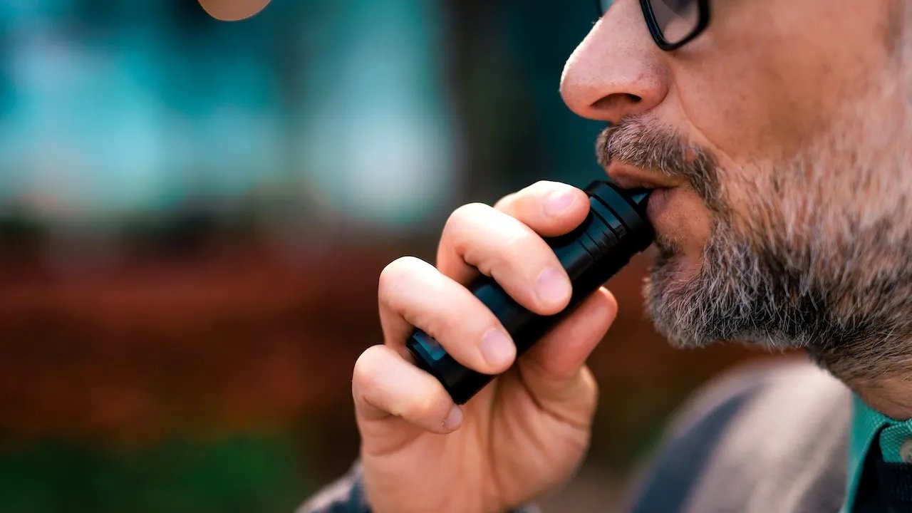 Selena Gomez's vaping admission highlights hidden health risks doctors say millions face daily
