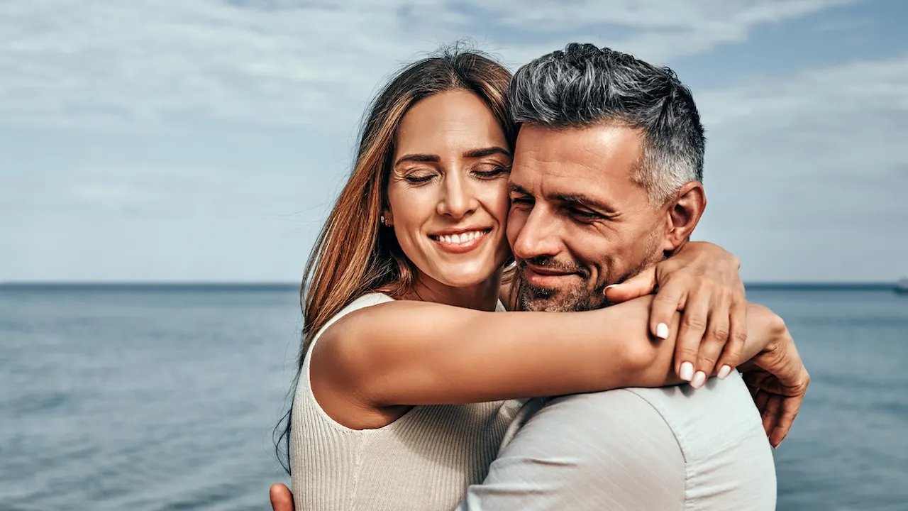 Can a woman be friends with a hot guy without being romantic? Expert pinpoints warning signs