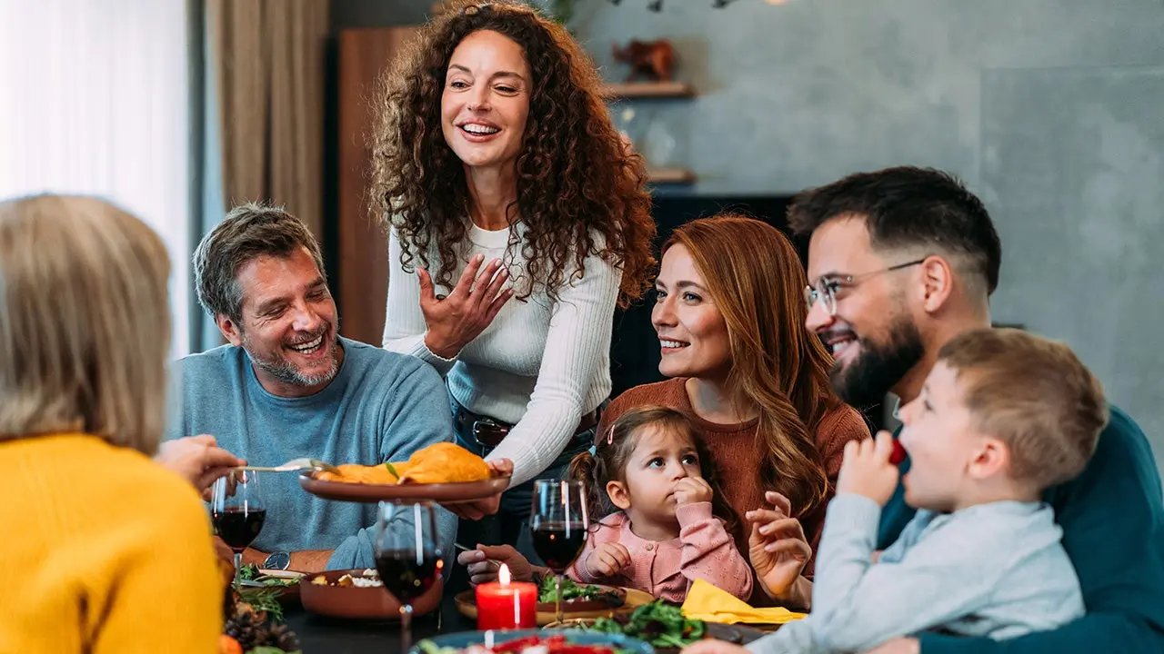 Celebrity chef says military lesson is key to keeping families together