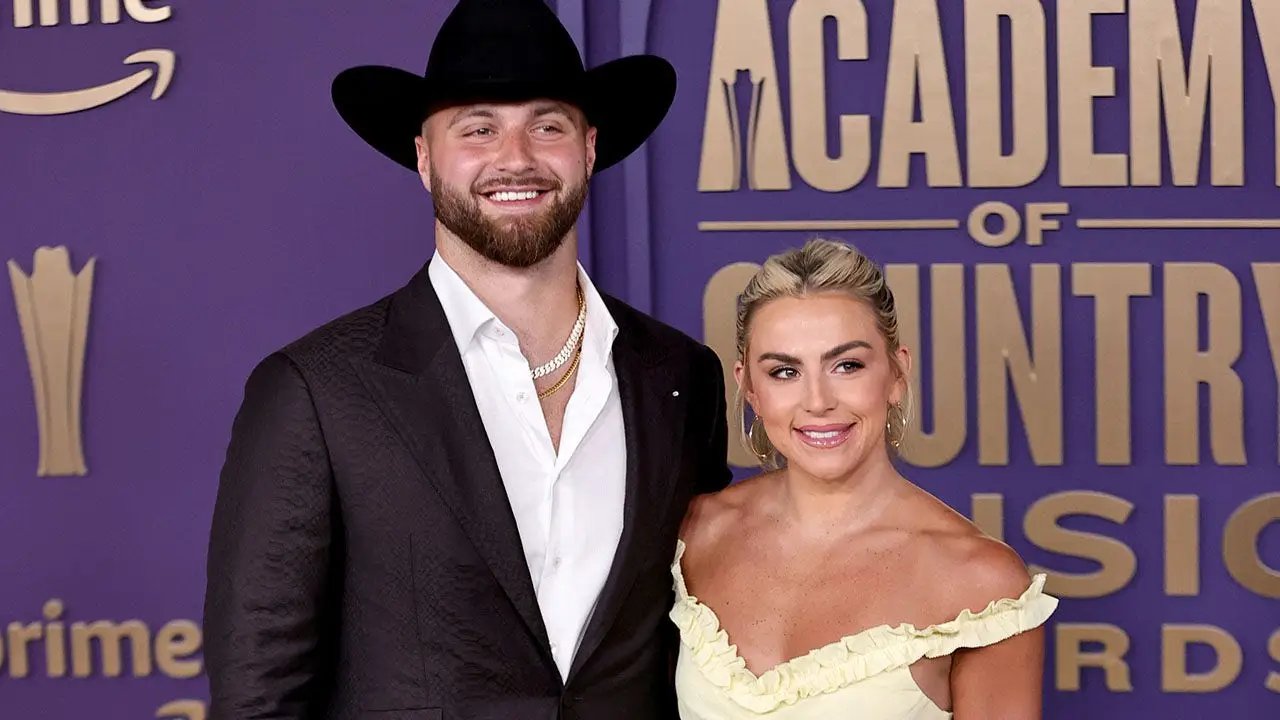 Dallas Cowboys fans leave ruthless comments for TE's wife after terrible game, Dak memes & Jerry's mad