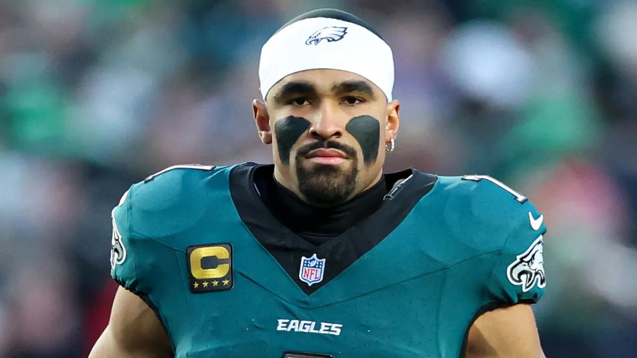 Eagles appear set to add QB from Cowboys' practice squad as Jalen Hurts deals with blood clot