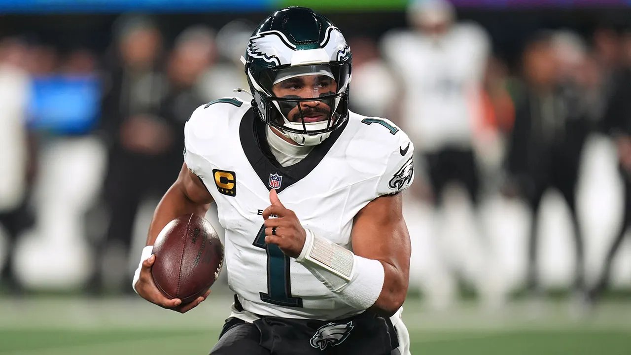 Former NFL team doctor addresses Jalen Hurts' blood clot as QB's season hinges on one key word