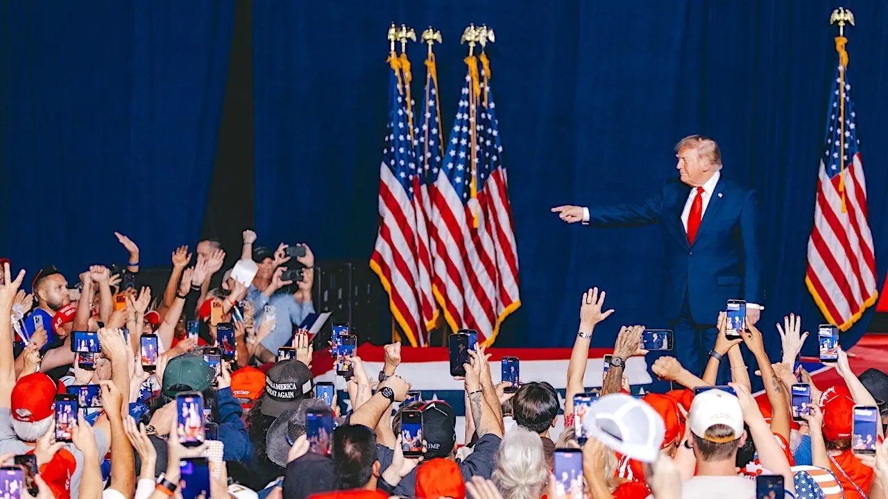 Hecklers interrupt Trump Texas rally multiple times