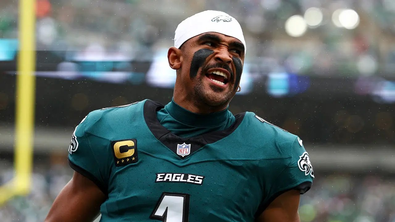 Jalen Hurts curses at receiver in viral hot-mic moment during Eagles' collapse against Rams