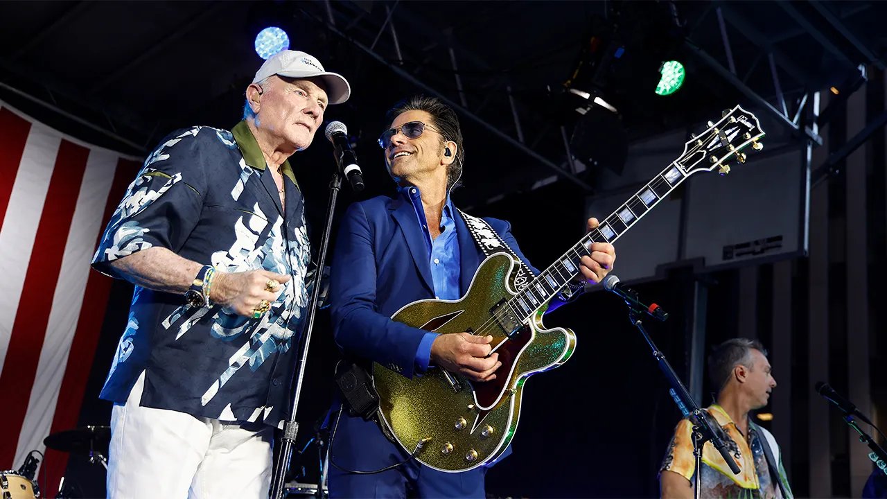 John Stamos says Beach Boys legend Mike Love is facing 'serious health challenges'