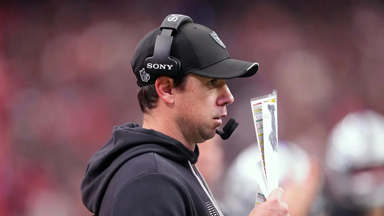Klint Kubiak predicted a Raiders win over Kansas City at halftime, then the Chiefs let the scoreboard speak