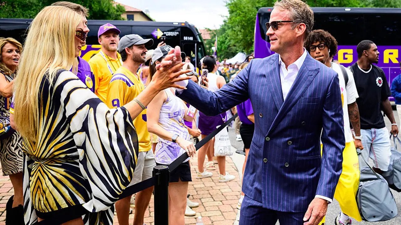 LSU head coach Lane Kiffin is making the same mistake his predecessor did, will he suffer the same fate?