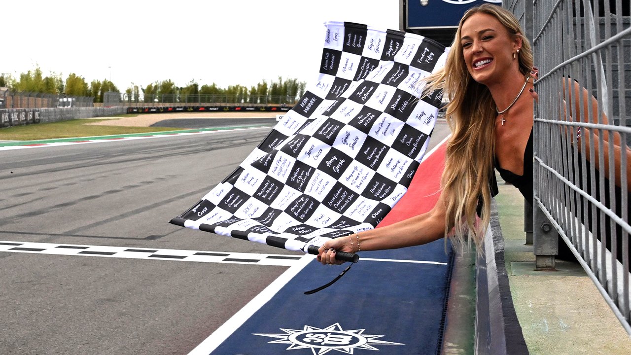 Libs melt down after Sophie Cunningham gets checkered flag-waving honors at F1's United States Grand Prix