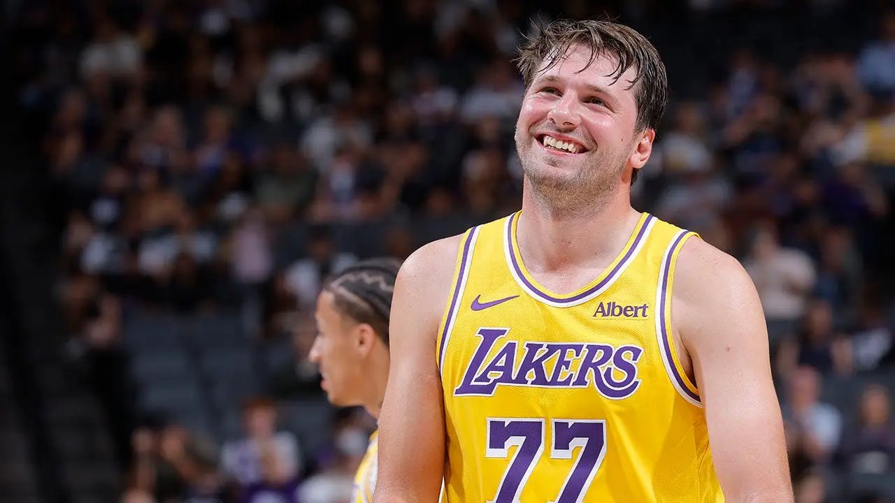 Luka Doncic buys out entire parking lot to give Lakers fans free parking for season opener