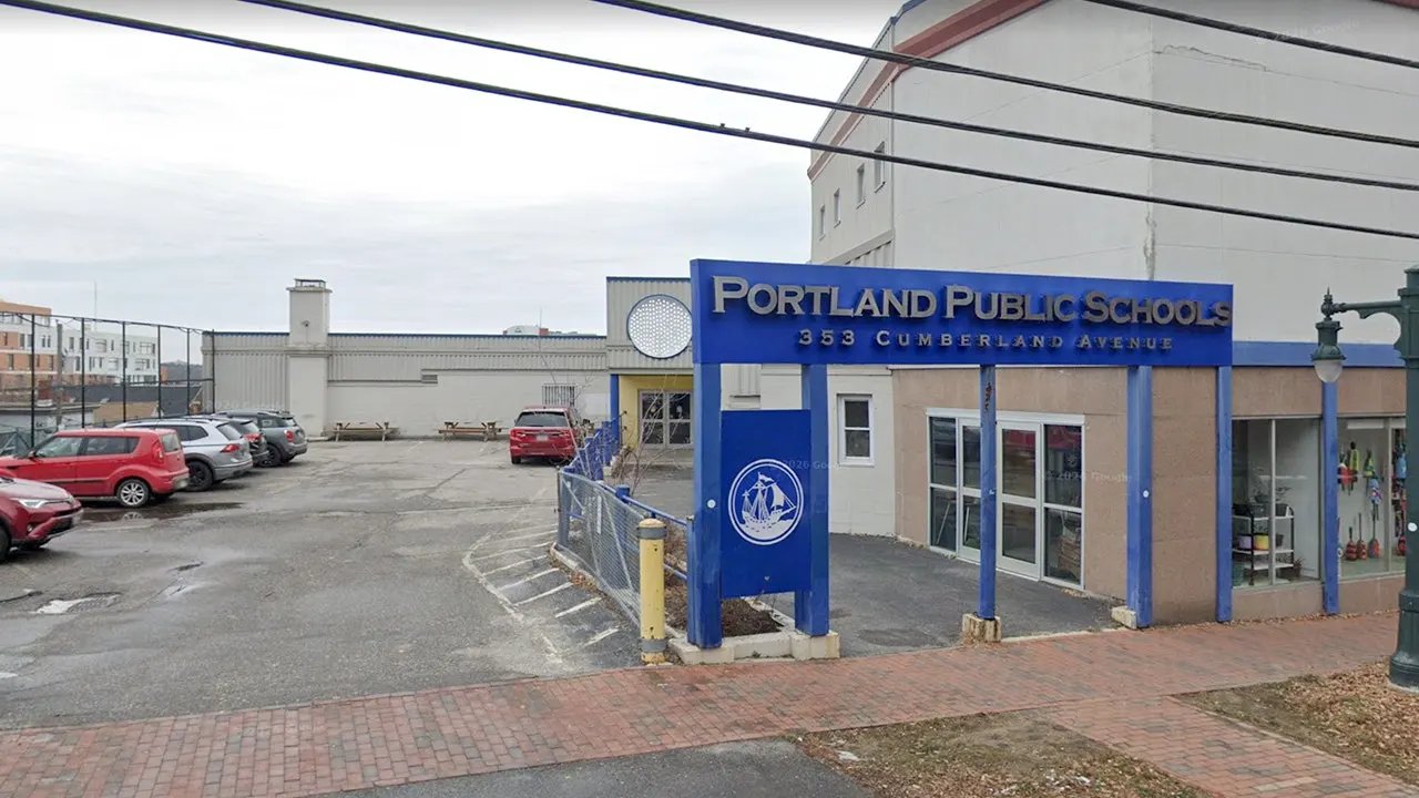 Maine school official raises Muslim religious objections to classroom dogs as district weighs policy changes