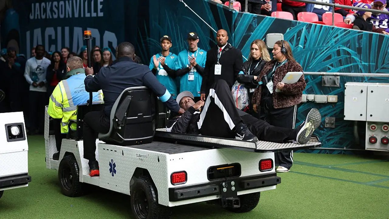 NFL line judge takes knee and appears to pray after umpire collapses during Jaguars-Texans London game
